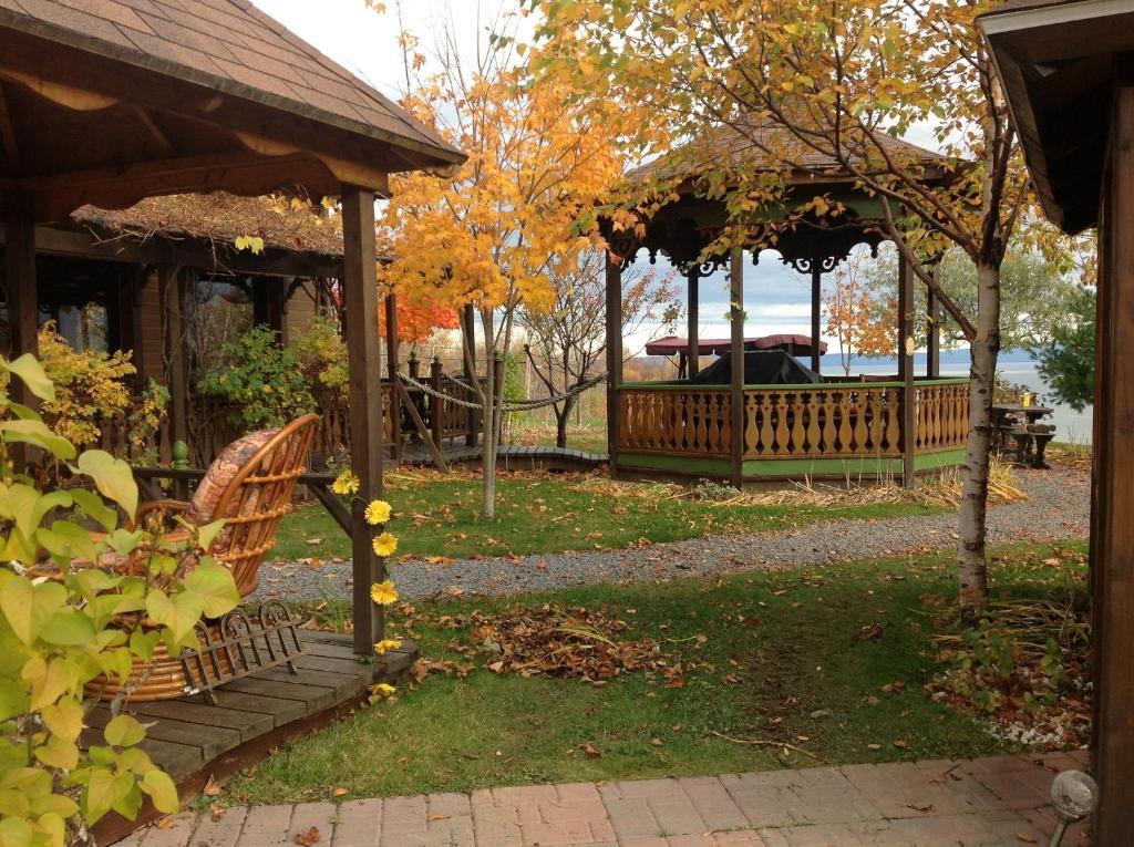 Auberge La Cote D'Or Петит-Ривьер-Сен-Франсуа Экстерьер фото