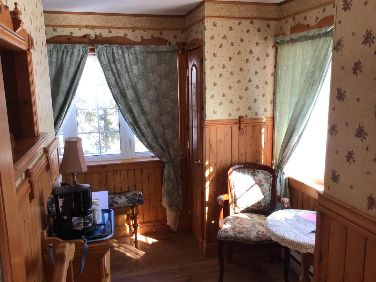 Auberge La Cote D'Or Петит-Ривьер-Сен-Франсуа Экстерьер фото