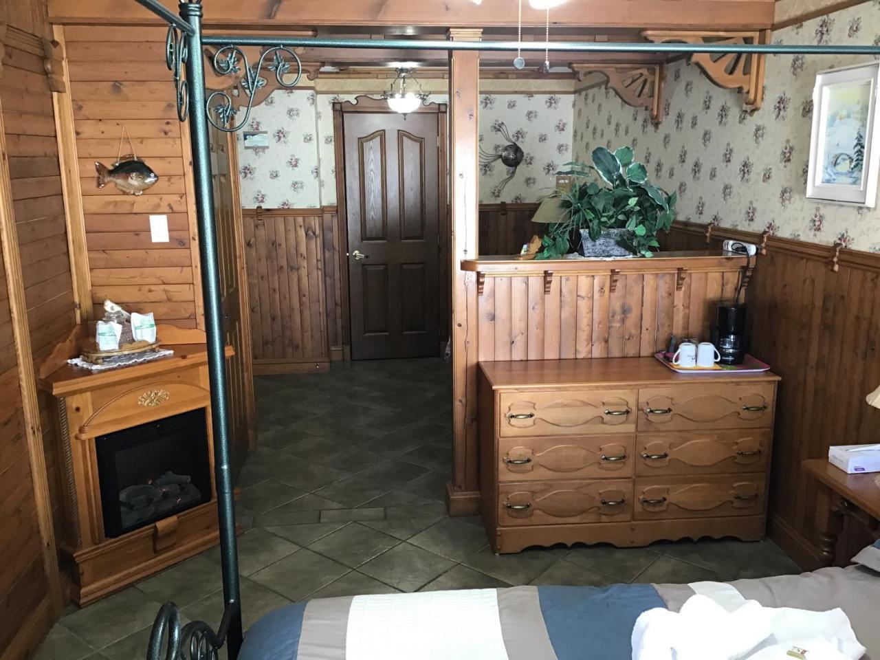 Auberge La Cote D'Or Петит-Ривьер-Сен-Франсуа Экстерьер фото