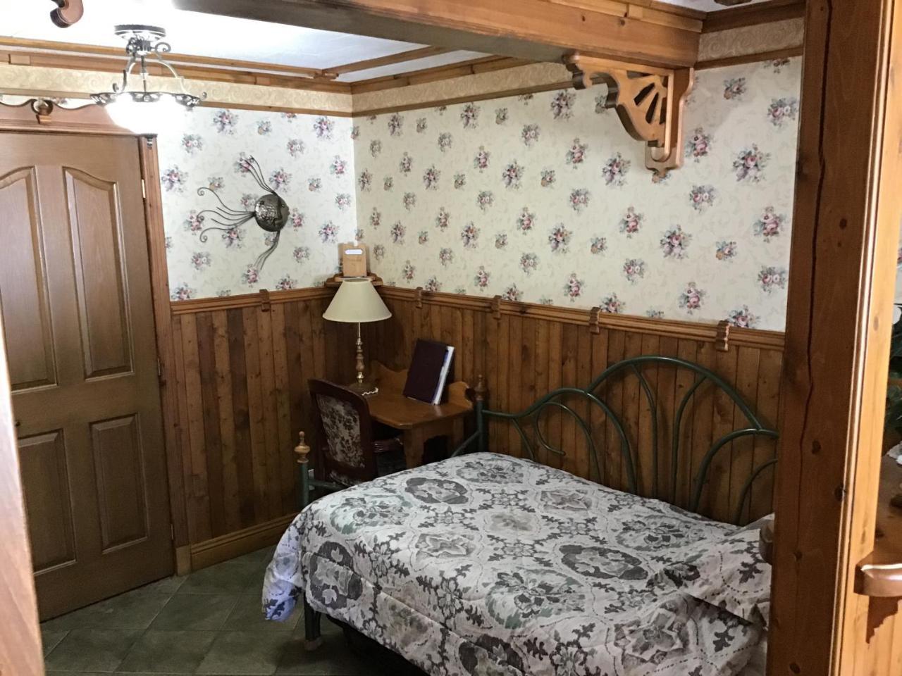 Auberge La Cote D'Or Петит-Ривьер-Сен-Франсуа Экстерьер фото