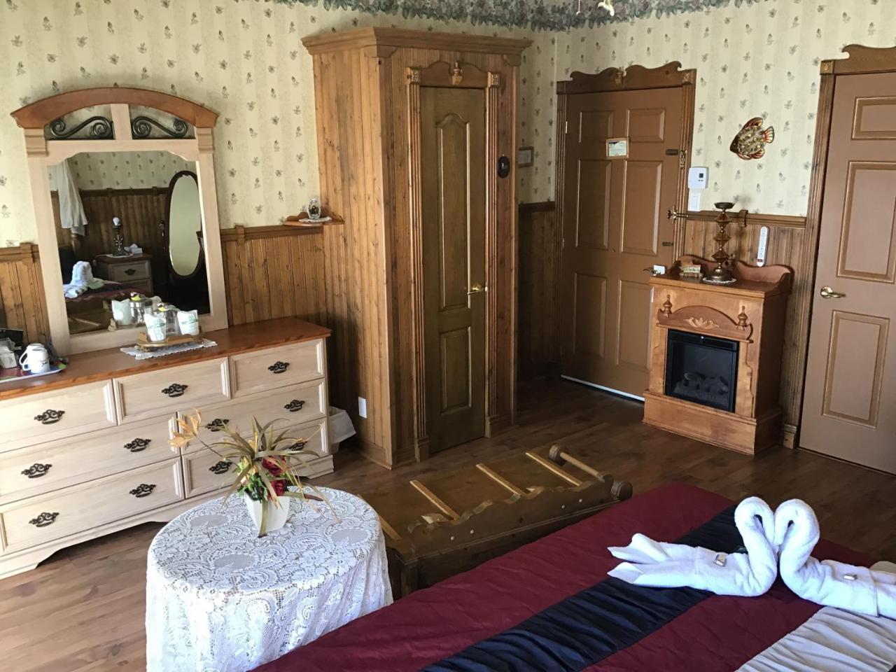 Auberge La Cote D'Or Петит-Ривьер-Сен-Франсуа Экстерьер фото