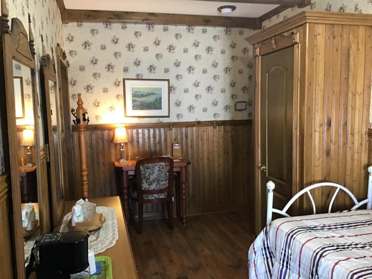 Auberge La Cote D'Or Петит-Ривьер-Сен-Франсуа Экстерьер фото