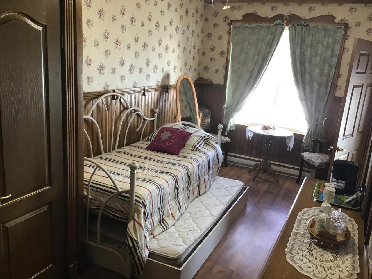 Auberge La Cote D'Or Петит-Ривьер-Сен-Франсуа Экстерьер фото